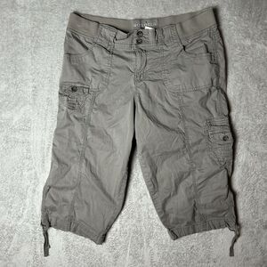 Y2K Style Women’s Low Rise, Cargo Shorts Size 10 Gray Adjustable Stretchy ￼